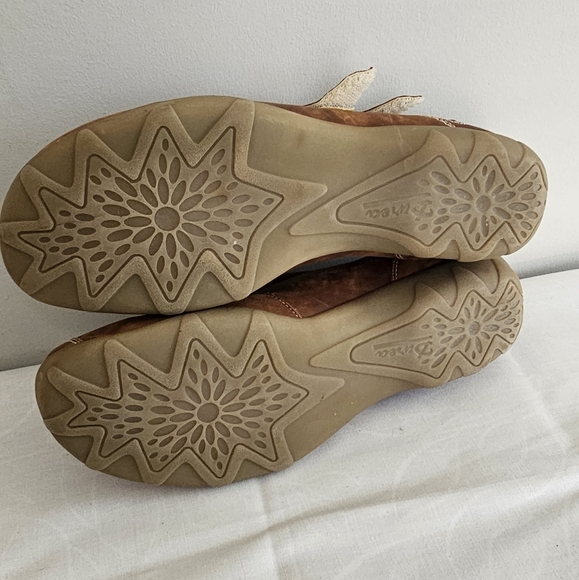 DUREA Womens Brown Leather Embroidered Iris Mary Jane Walking Shoes Sz 5 1/2 - Picture 7 of 9